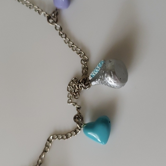 NWOT Hershey Kisses Hearts Charm Silver Necklace HFC - Picture 2 of 8